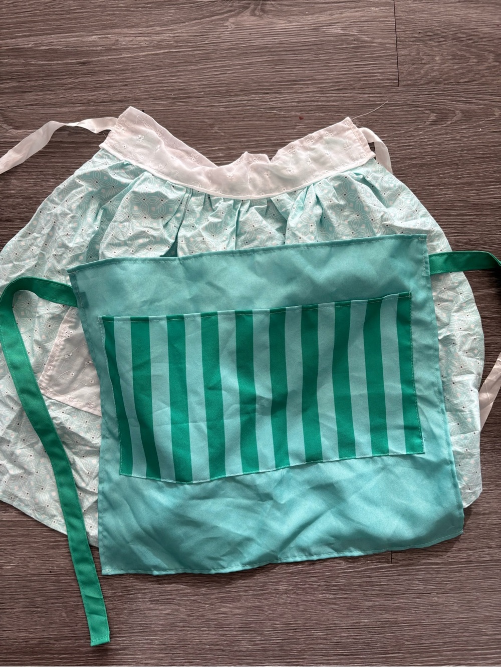 x3 cute Aprons  White Ruffled Half Apron with Ties